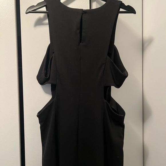 Little black dress with side cutouts - Picture 3 of 4